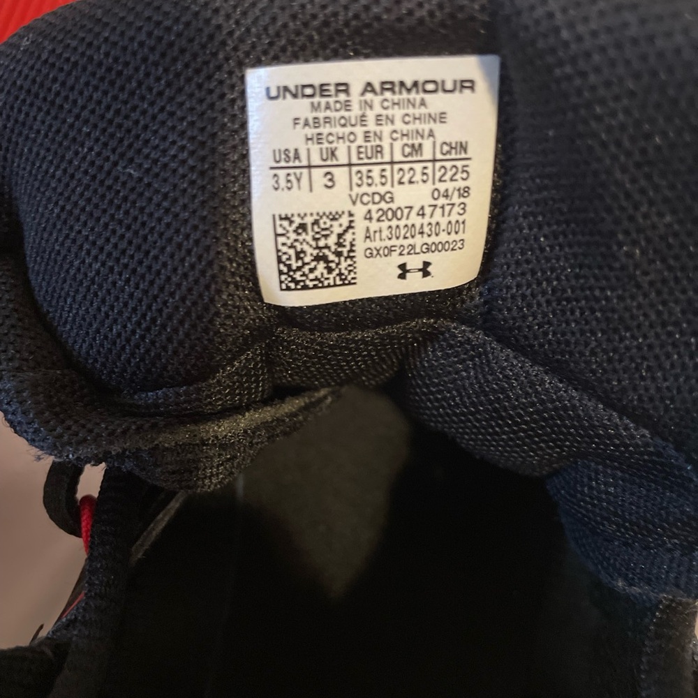 Under Armour Black and Red Basketball Shoes 

Free Shipping - Picture 6 of 6